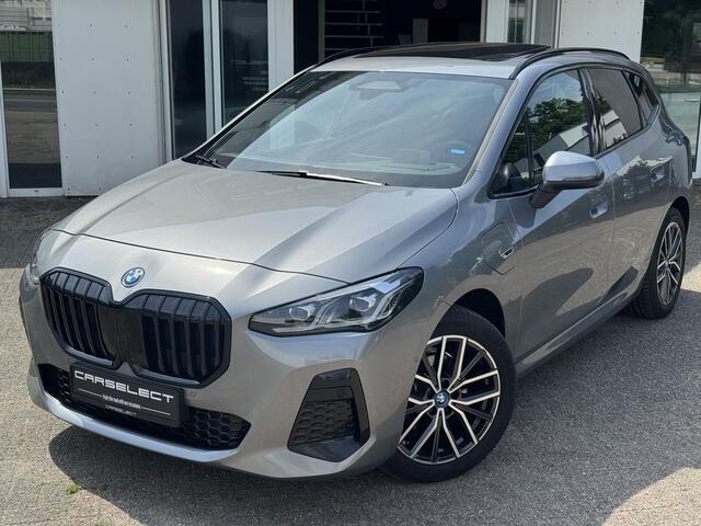 BMW 2-SERIE Active Tourer 225e xDrive M pakket, Harman/Kardon, Head-Up, Trekhaak, Panoramadak, Adaptive cruise, Alle Opies!!! .Neem contact op en we maken een afspraak!