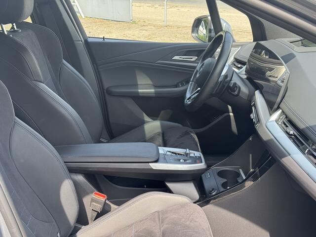 BMW 2-SERIE Active Tourer 225e xDrive M pakket, Harman/Kardon, Head-Up, Trekhaak, Panoramadak, Adaptive cruise, Alle Opies!!! .Neem contact op en we maken een afspraak!