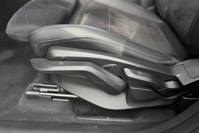 BMW 2-SERIE Active Tourer 218i M-Sport | Trekhaak | Sportstoelen | Adaptive Cruise | Adaptief M-onderstel