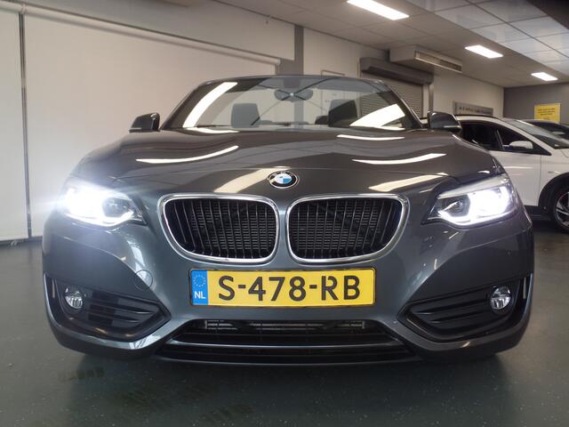 BMW 2-SERIE Cabrio 218i High Executive Xenon, Leder, Stoelverwarming, Cruise controle, Elek kap, Lm velgen 17", Navigatie, Pdc, Full options, 62.000km Uniek!! Bovag afleverpakket 695,-