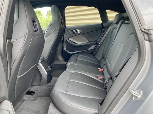 BMW 2-SERIE Gran Coupé 220i | Pano,M-pakket,Sportstoelen |