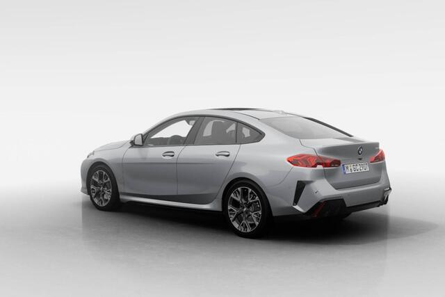 BMW 2-SERIE Gran Coupé 220 M Sport Design Edition | Glazen Panoramadak | Extra getint glas | Harman Kardon