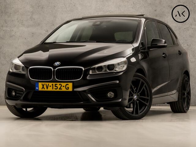 BMW 2-SERIE Active Tourer 218i Black Sportline Automaat (PANORAMADAK, NAVIGATIE, TREKHAAK, SPORTSTOELEN, STOELVERWARMING, LED KOPLAMPEN, CRUISE, NIEUWE APK, NIEUWSTAAT)