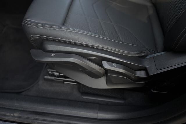 BMW 2-SERIE Active Tourer 218i | Harman Kardon | Head-up | Camera | Trekhaak | Comfort Access