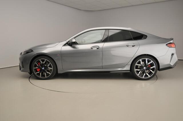 BMW 2-SERIE Gran Coupé 220 M-Sportpakket / Driving assistant / Getint glas / Key-less / Park assist / Alu wielen 19 inch