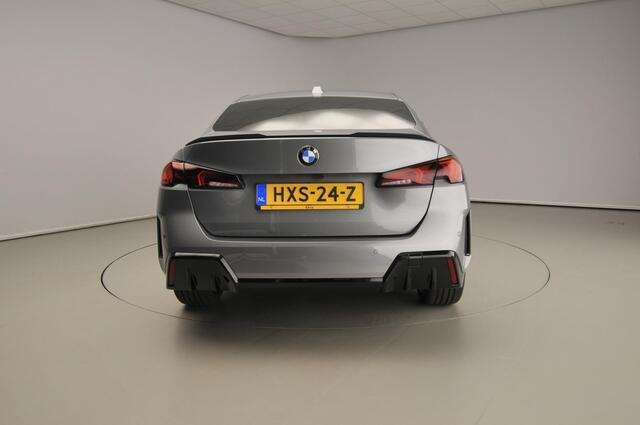 BMW 2-SERIE Gran Coupé 220 M-Sportpakket / Driving assistant / Getint glas / Key-less / Park assist / Alu wielen 19 inch