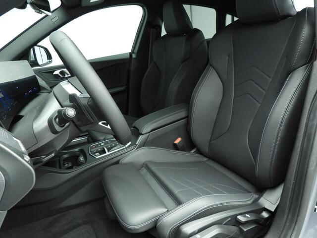 BMW 2-SERIE Gran Coupé 220 M-Sportpakket / Driving assistant / Getint glas / Key-less / Park assist / Alu wielen 19 inch