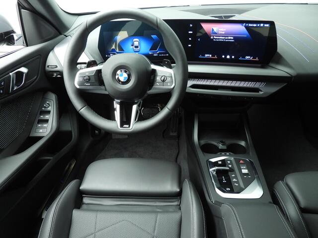 BMW 2-SERIE Gran Coupé 220 M-Sportpakket / Driving assistant / Getint glas / Key-less / Park assist / Alu wielen 19 inch