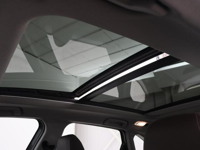 BMW 2-SERIE Active Tourer 225xe iPerformance Luxury Line | Panoramadak | Leder | Head-Up | Camera | Keyless | Navigatie | Park Assist | Adaptief LED