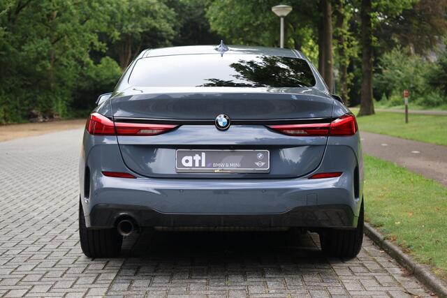 BMW 2-SERIE Gran Coupé High Executive M-Sportpakket, Afneembare Trekhaak, Stuurwielverwarming, Sportstoelen, Harman Kardon, Parkeerhulpsysteem, Comfortpakket, DAB, Stoelverwarming, Shadowline, M-Sportbesturing, Inklapbare Spiegels, etc.