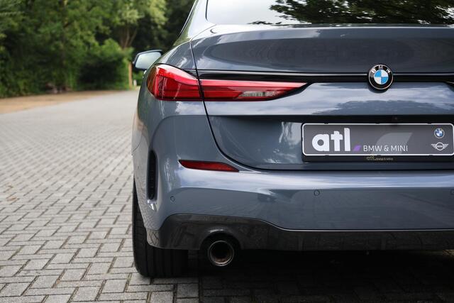 BMW 2-SERIE Gran Coupé High Executive M-Sportpakket, Afneembare Trekhaak, Stuurwielverwarming, Sportstoelen, Harman Kardon, Parkeerhulpsysteem, Comfortpakket, DAB, Stoelverwarming, Shadowline, M-Sportbesturing, Inklapbare Spiegels, etc.