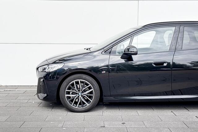 BMW 2-SERIE Active Tourer 220i | M Sport | Achteruitrijcamera | Trekhaak |