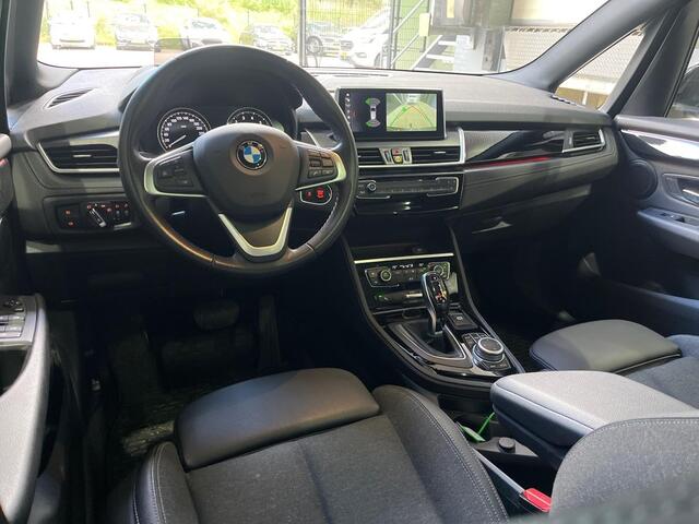 BMW 2-SERIE Active Tourer 218i High Executive | Panoramadak | Trekhaak | Head-Up | Camera |