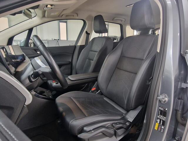 BMW 2-SERIE Active Tourer 225e xDrive 245pk | Leren bekleding | Stoelverwarming |