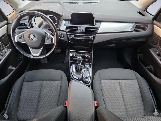 BMW 2-SERIE Active Tourer 225xe iPerformance /Apple Carplay/Parkeersens.V+A+CAM./Elektr. klep/Stoelverw./Cruise&Clima Contr.//Lendesteunen/17''LMV/(MET GARANTIE*)