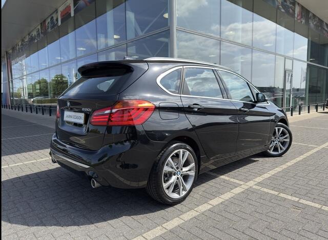 BMW 2-SERIE Active Tourer 220i High Executive Luxury Line Automaat / Achteruitrijcamera / Comfort Access / Head-Up / LED / Stoelverwarming