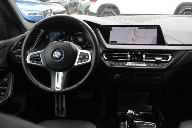 BMW 2-SERIE Gran Coupé 218i High Executive Ed. M Sport / Camera / Leder / Navigatie / 18'' / ACC / DAB / Virtual Cockpit / Stoelverwarming / Cruise Control