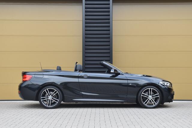 BMW 2-SERIE Cabrio 220i High Executive * M Sportpakket * Navigatie Professional * HIFI * Leder * Leder *