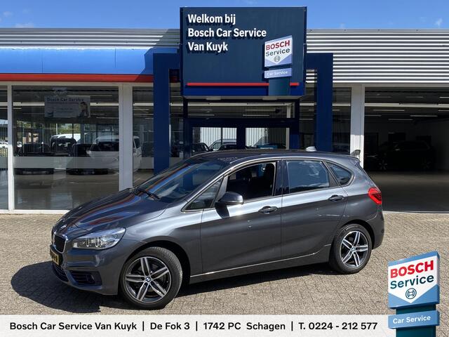 BMW 2-SERIE Active Tourer 218i High Executive / Automaat / NL-Auto / 92.000 Km / 1e-Eigenaar / Dealer-Onderhouden / Vol-Leder / Stoelverwarming / Adaptieve Cruise-Control / Harman-Kardon / Head-Up Display / Extra winterset lichtmetaal / LED / DAB / Navi / Camera / E-