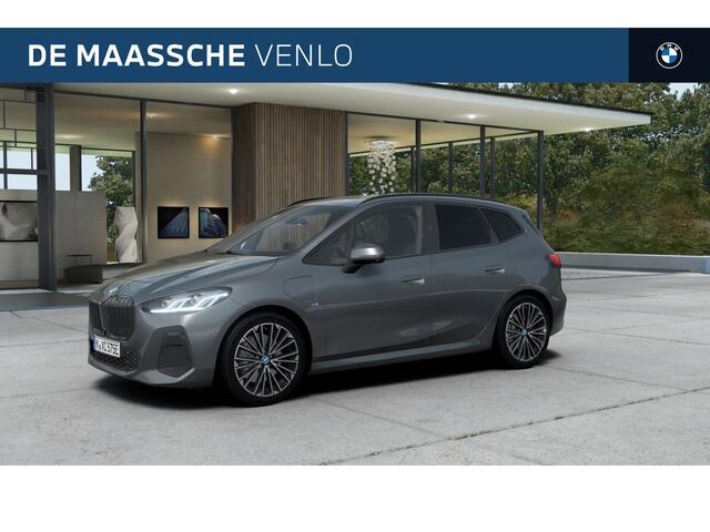 BMW 2-SERIE Active Tourer 225e xDrive M Sport Automaat / Panoramadak / Trekhaak / Sportstoelen / M Adaptief onderstel / Comfort Access / Head-Up / Adaptieve LED / Parking Assistant Plus
