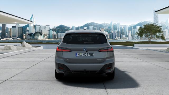 BMW 2-SERIE Active Tourer 225e xDrive M Sport Automaat / Panoramadak / Trekhaak / Sportstoelen / M Adaptief onderstel / Comfort Access / Head-Up / Adaptieve LED / Parking Assistant Plus