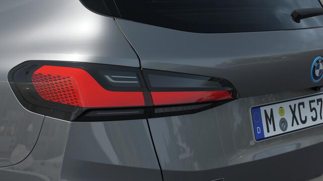 BMW 2-SERIE Active Tourer 225e xDrive M Sport Automaat / Panoramadak / Trekhaak / Sportstoelen / M Adaptief onderstel / Comfort Access / Head-Up / Adaptieve LED / Parking Assistant Plus