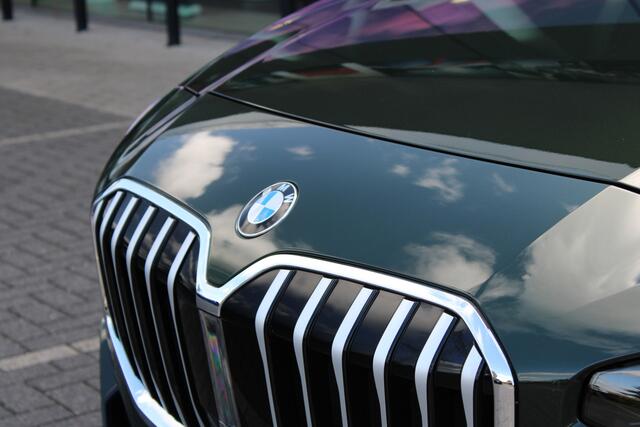 BMW 2-SERIE Active Tourer 218i Luxury Line Automaat / Panoramadak / Trekhaak / Sportstoelen / Achteruitrijcamera / Adaptieve LED / Comfort Access / Stoelverwarming / Widescreen Display