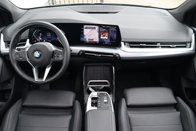 BMW 2-SERIE Active Tourer 218i Automaat | Leder | Panoramadak | Stoel-/Stuurverwarming | Elek. Trekhaak | Navigatie