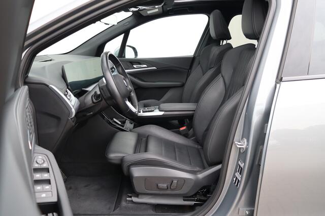 BMW 2-SERIE Active Tourer 218i Automaat | Leder | Panoramadak | Stoel-/Stuurverwarming | Elek. Trekhaak | Navigatie