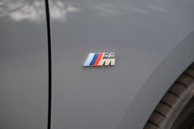 BMW 2-SERIE Active Tourer 218i M-Sportpakket, HUD, Adap cruise, Alcantara, 360 camera, Live Cockpit Plus, Grootlichtassistent, Shadowline hoogglans, Stoelverwarming vóór, Achterbank met verstelbare rugleuningen, etc.