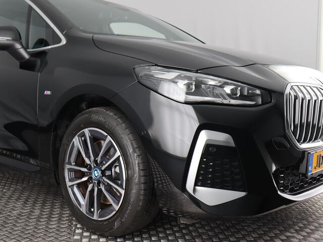 BMW 2-SERIE Active Tourer 230e xDrive M sport (Pano / Elek. achterklep / Led / Navi / Cuise)