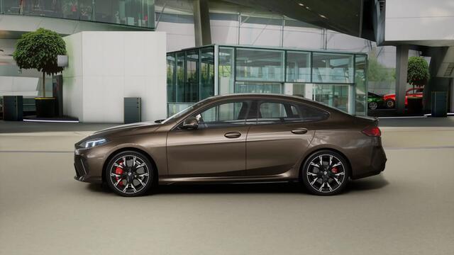 BMW 2-SERIE Gran Coupé 220 M Sport Automaat / Sportstoelen / Adaptieve LED / M Adaptief onderstel / Achteruitrijcamera / Parking Assistant / Comfort Access / Stuurverwarming