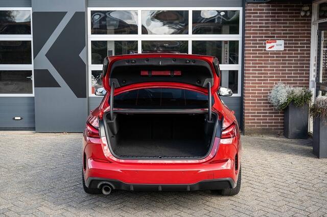BMW 2-SERIE 218 218i | M-Sport | Cruise | Sportstoelen | Active Guard Plus | 18' inch | NAP |