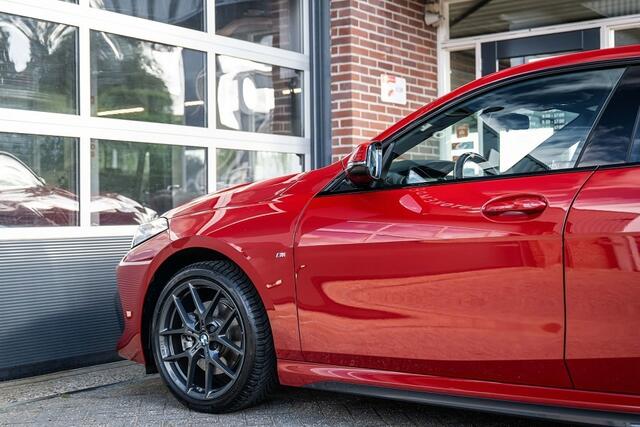 BMW 2-SERIE 218 218i | M-Sport | Cruise | Sportstoelen | Active Guard Plus | 18' inch | NAP |
