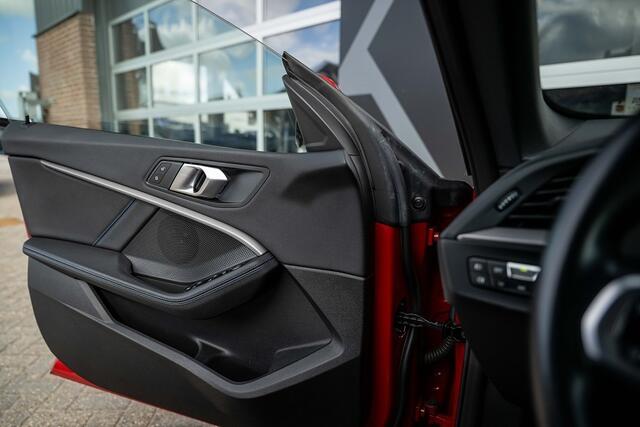 BMW 2-SERIE 218 218i | M-Sport | Cruise | Sportstoelen | Active Guard Plus | 18' inch | NAP |