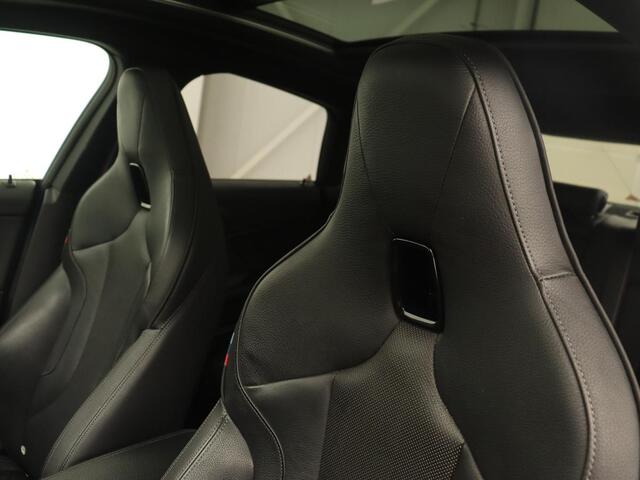BMW 2-SERIE 218i M Sport | Panoramadak | Sportstoelen | Leder | Camera | Carplay | Live Cockpit | Stoelverwarming | Getint glas | Navigatie | Climate control | Full LED