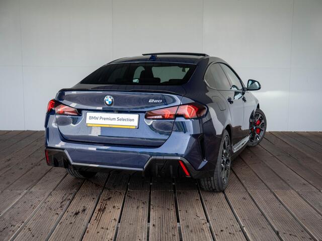 BMW 2-SERIE Gran Coupé 220 | M Sportpakket Pro | Premium Pack | Harman-Kardon | Verwarmd Stuurwiel | Comfort Access | Achteruitrijcamera | Panoramadak | Stoelverwarming