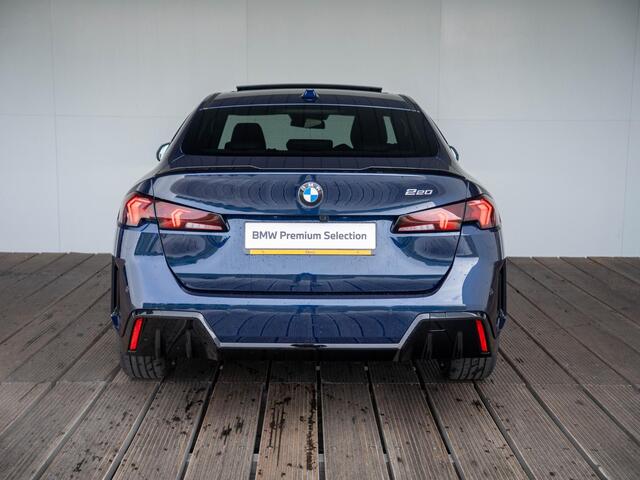 BMW 2-SERIE Gran Coupé 220 | M Sportpakket Pro | Premium Pack | Harman-Kardon | Verwarmd Stuurwiel | Comfort Access | Achteruitrijcamera | Panoramadak | Stoelverwarming