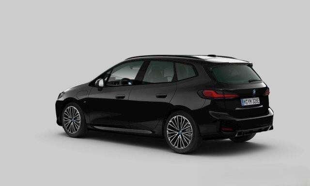 BMW 2-SERIE Active Tourer 225e xDrive | Panoramadak | Harman Kardon | Leer | Head-Up Display | Camera | Shadowline | Keyless | Cruise Control | Navigatie Prof. | Stoelverwarming | Elek. Achterklep | Ambiance Verlichting | Fabriek