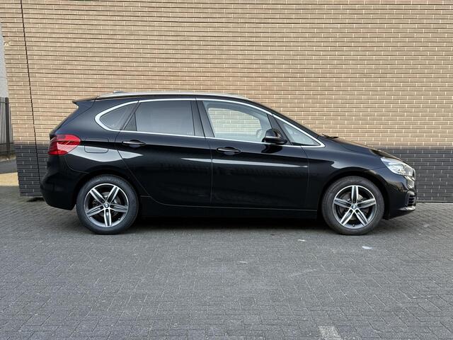 BMW 2-SERIE Active Tourer 218i Sport | Sportleder | Head Up | Camera | Adaptive LED |Navi Plus | HiFi Premium