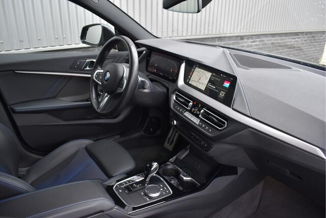 BMW 2-SERIE Gran Coupé 220i High Executive Head up, Adaptive cruise, Camera, Stoel/stuurverwarming, Carplay
