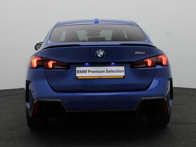 BMW 2-SERIE Gran Coupé 220 M Sportpakket Pro | Premium Pack | Stuurwielrand Verwarmd | Comfort Access | Achteruitrijcamera | 19''
