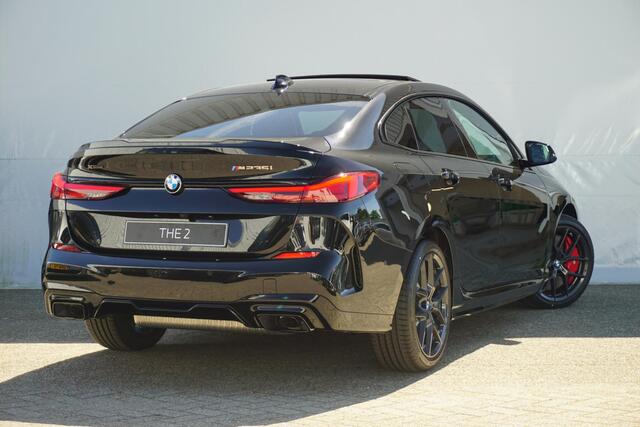 BMW 2-SERIE Gran Coupé M235 xDrive | Panoramadak / Head-up / Rondomzicht camera's / Elektrische Stoelen met geheugen / Comfort Access