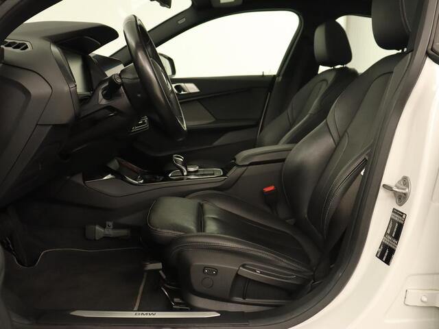BMW 2-SERIE 218i High Executive | Panoramadak | Sport Line | Leder | Harman/Kardon | Adaptive cruise | Stuurverwarming | Carplay | Camera | Navigatie | Full LED | Park Assist | Sportstoelen | Live Cockpit