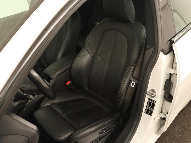 BMW 2-SERIE 218i High Executive | Panoramadak | Sport Line | Leder | Harman/Kardon | Adaptive cruise | Stuurverwarming | Carplay | Camera | Navigatie | Full LED | Park Assist | Sportstoelen | Live Cockpit