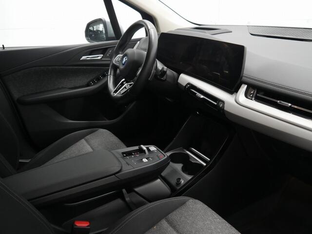 BMW 2-SERIE Active Tourer 225e xDrive | Head-Up | Comfort Acces| Voorbereiding Driving Assistant Plus | Stoelverwarming | Parking assistant plus