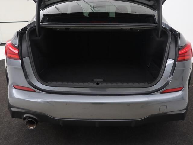 BMW 2-SERIE 218i M Sport | Sportstoelen | Camera | Carplay | Live Cockpit | Half leder | Navigatie | Sfeerverlichting | Full LED | Climate control