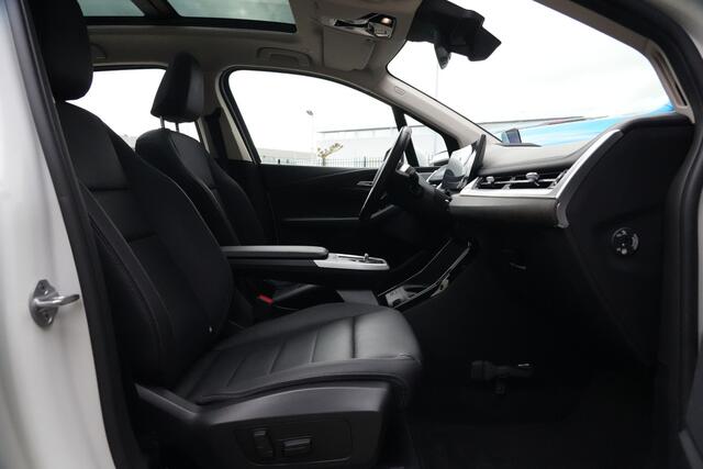 BMW 2-SERIE Active Tourer 218i 136pk Panoramadak/Stoelverwarming/Camera