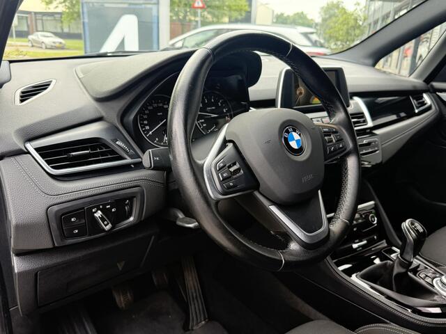 BMW 2-SERIE Active Tourer BWJ 2016 | 218i 136PK Sport | NWE APK | CLIMA | SPORTSTOELEN | NAVI | CRUISE | PDC | ZWARTE HEMEL |