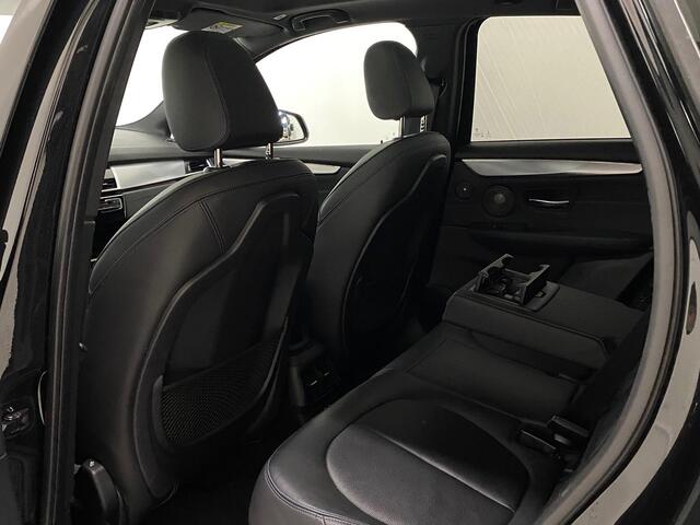 BMW 2-SERIE 225XE Active Tourer M-sport Shadowline Navigatie Panoramadak HarmanKardon Camera Drive-assist-plus Leer Apple Carplay Keyless 17inch